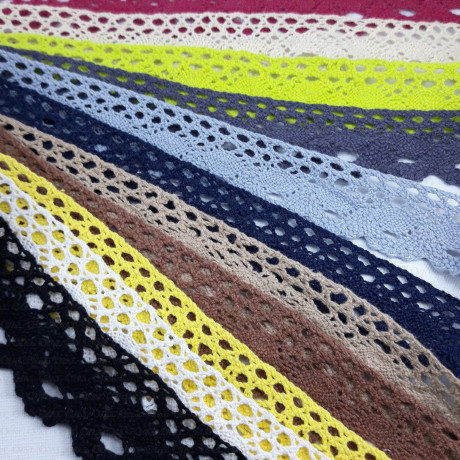 Cotton lace 30mm/1 yard various colours 2569
