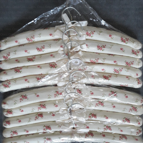 Satin hangers – soft, 5 pcs 2449