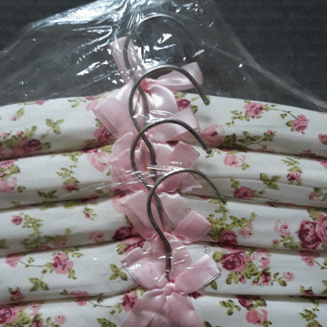 Satin hangers – soft, 5 pcs 2449