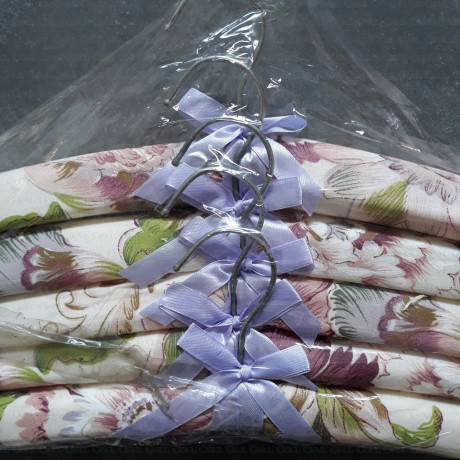 Satin-soft hangers 2448