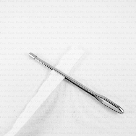 Cord, elastic and ribbon threader – a practical sewing tool