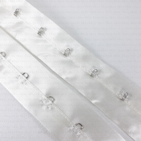 Hook-and-eye tape on ecru satin 1m 2599