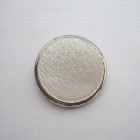 Plastic button 25mm no. 605