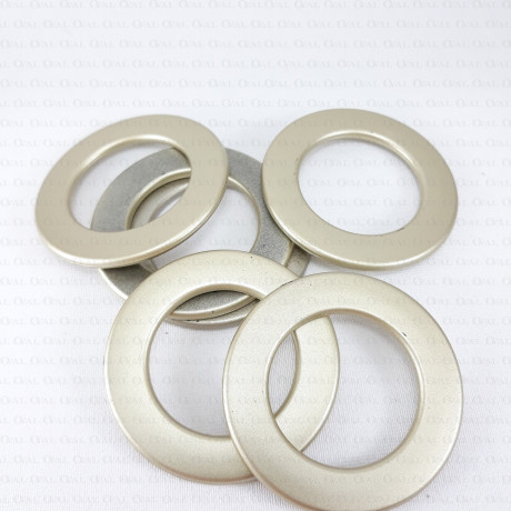 Matte gold plastic ring no. 1667