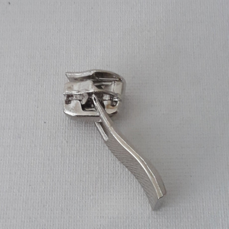 Machine for spiral zipper size 5 no. 1730