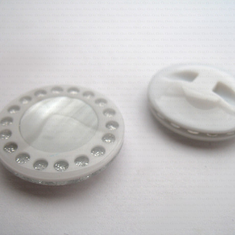 Guzik plastikowy 25mm nr.624