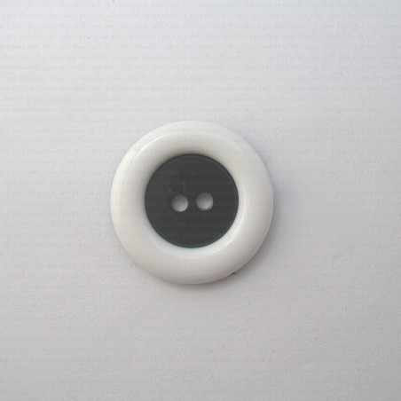 Polyester button 25mm no. 647
