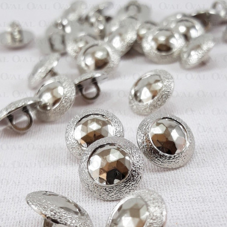 Guziki plastikowe w kolorze srebrnym