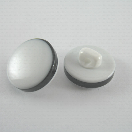Polyester button 15mm /10 or 144 no. 682