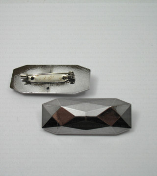 Decorative plastic brooch no. 736