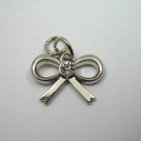 Metal tag – silver bow no. 722