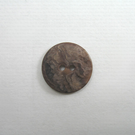 Button made of natural shell Pack of 10 pcs. 18 mm no. 753