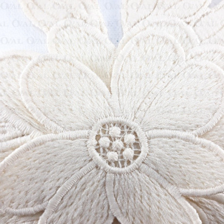 Embroidered ecru applique 1793