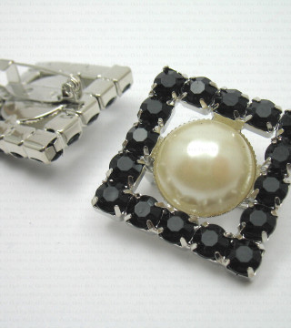Decorative brooch with pearl no. 776