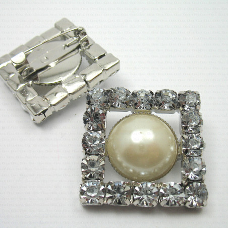 Decorative brooch with pearl no. 775