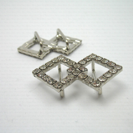 Openwork grommet no. 777