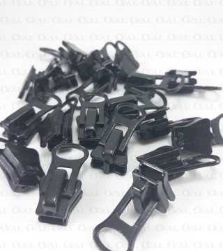 Machine for 8 mm coil zipper no. 3671