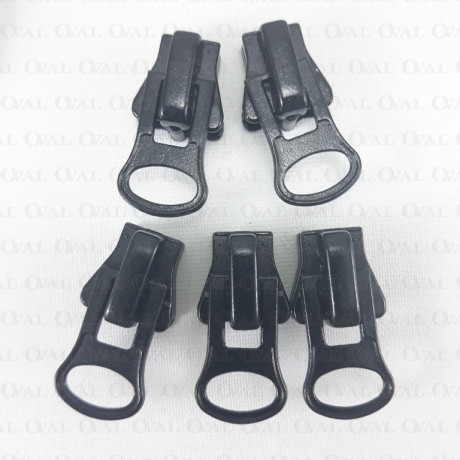 Machine for 8 mm coil zipper no. 3671
