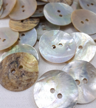 Guzik z naturalnej muszli 25mm/200szt  750
