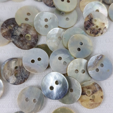 Guzik z naturalnej muszli Pakiet 10szt. 9,10,11mm nr.749