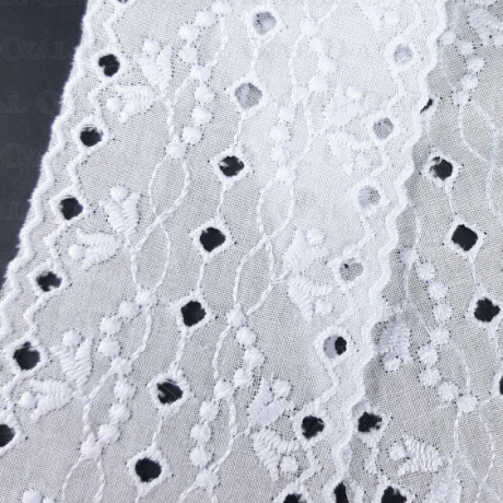lace in English, English embroidery, embroidery in English, laces, embroideries