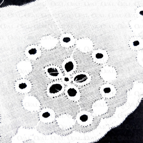 lace in English, English embroidery, embroidery in English, laces, embroideries