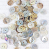 Button made of natural shell J 8.9mm/200pcs 3783
