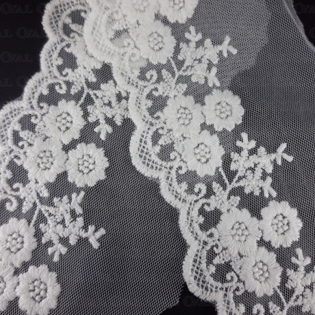 Lace embroidery on tulle 90 mm / 14 y cream 3799