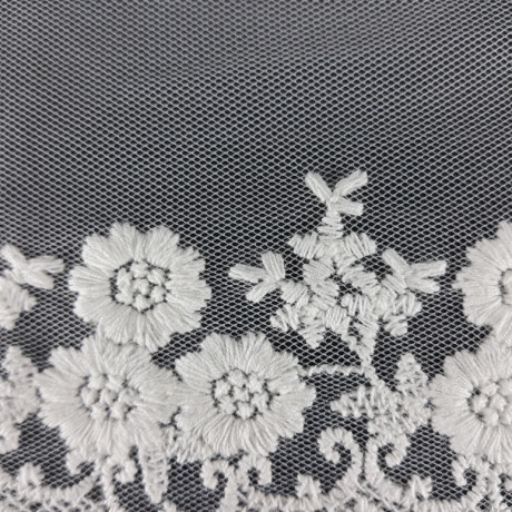 Lace embroidery on tulle 90 mm / 14 y cream 3799