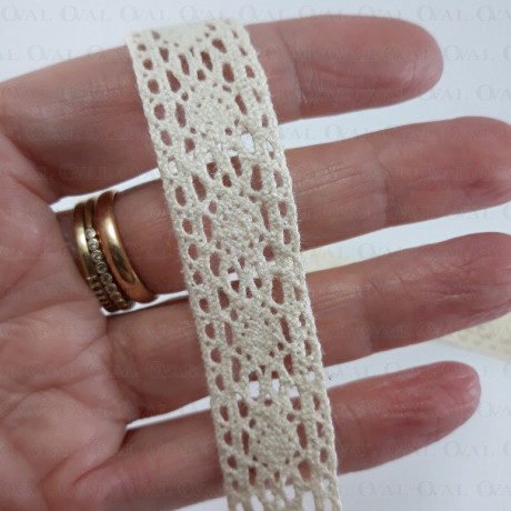 Koronka bawełniana 18mm /20 yard ecru   3857