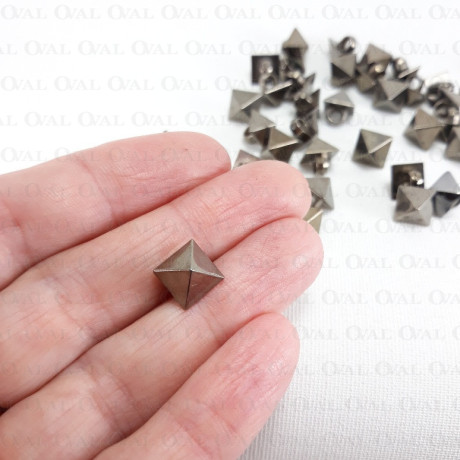 Pyramid button 8.5x8.5mm/10pcs dark nickel 1044