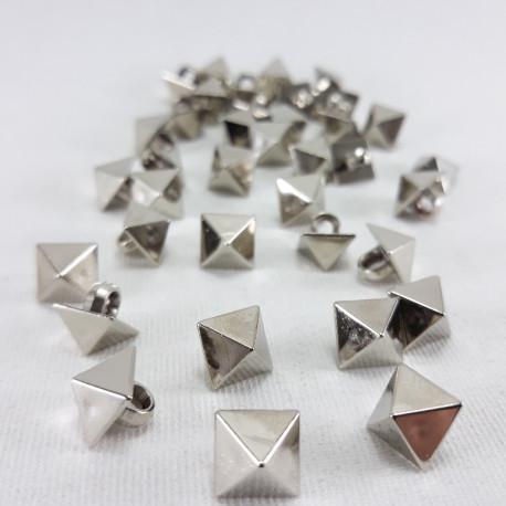 Guzik piramida 8,5 x 8,5mm srebrna 1043 - 23016