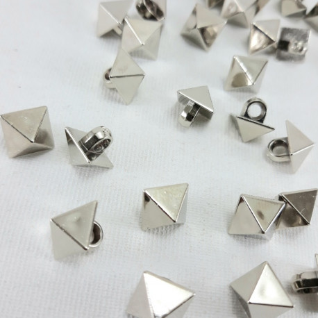 Guzik piramida 8,5 x 8,5mm srebrna 1043 - 23019