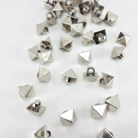 Guzik piramida 8,5 x 8,5mm srebrna 1043 - 23021