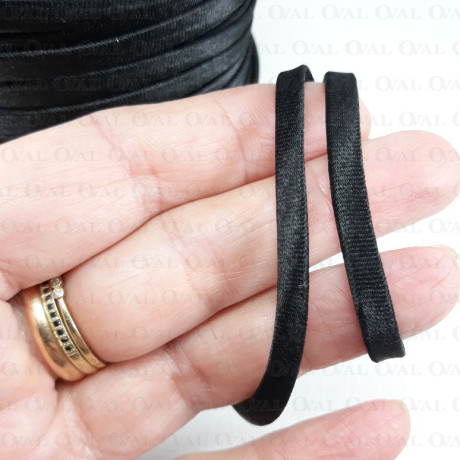 Lamówka makaron atłasowa  czerń  70m  3787