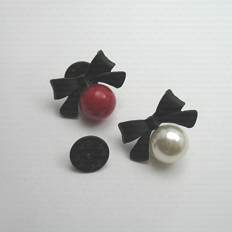 Metal badge Bow no. 1333