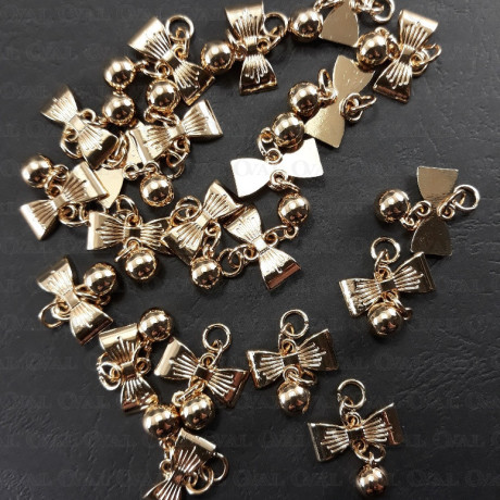 Decorative gold pendant 838