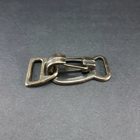 Zapięcie metalowe złote 1945