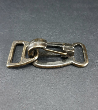 Zapięcie metalowe złote 1945