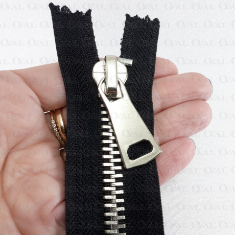 Metal zips *8 closed-end 20–30 cm no. 2156