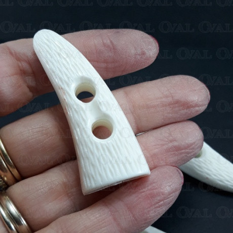 Guzik plastikowy 18x41mm nr.645