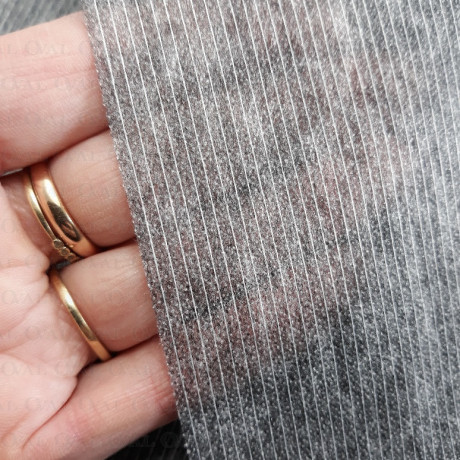 Flizelina przeszywana nitką z klejem szara, 100m 5332