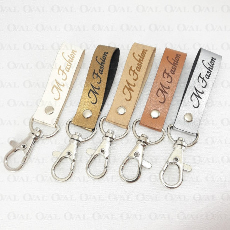 Skórka z karabińczykiem 5550