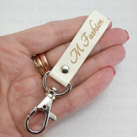 Skórka z karabińczykiem 5550