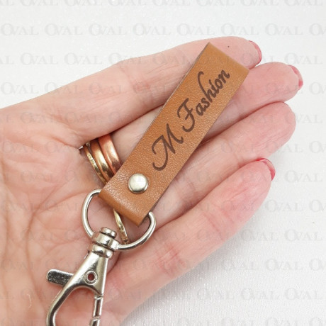 Skórka z karabińczykiem 5550