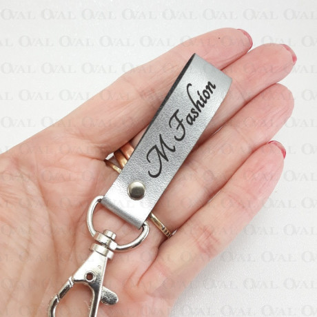 Skórka z karabińczykiem 5550