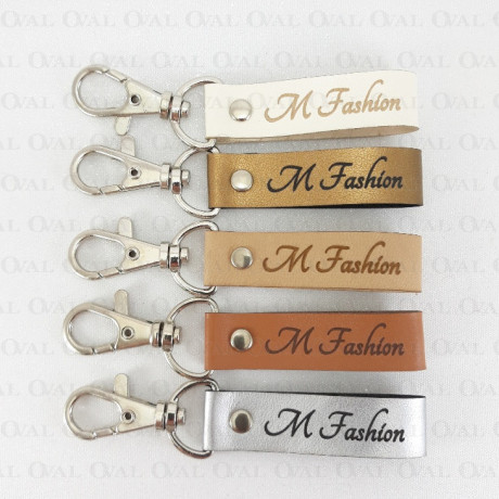 Skórka z karabińczykiem 5550