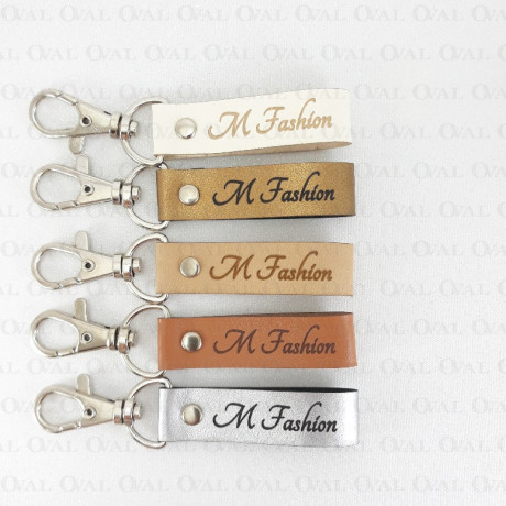 Skórka z karabińczykiem 5550