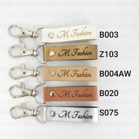 Skórka z karabińczykiem 5550