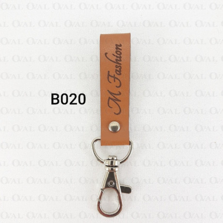 Skórka z karabińczykiem 5550